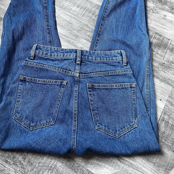 True high-rise jeans. Classic blue. A few times worn. - Picture 3 of 7